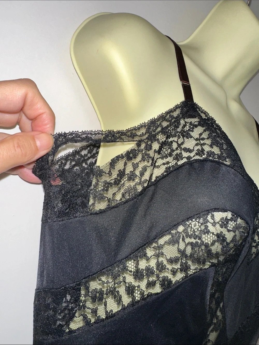 Vtg  50s/60s Van Raalte Black Lace Slip with V-Neck & Wide Lace Hem - Picture 3 of 8